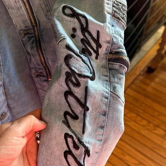 Trendy Light Blue Distressed Denim Jacket - Picture 5 of 11